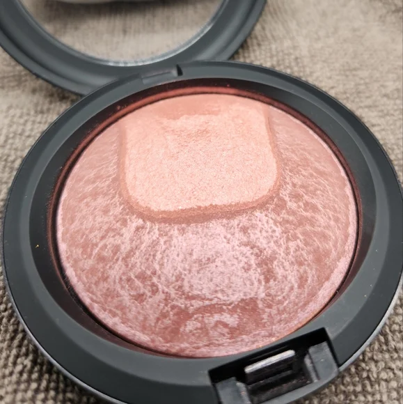 MAC Mineralize Skinfinish - Picture 3 of 4